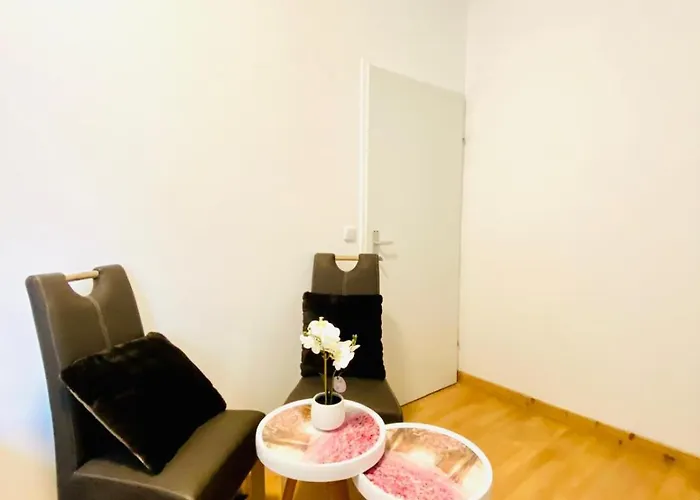 Cozy 3br Apartment, 6 Minutes To The Train Station *