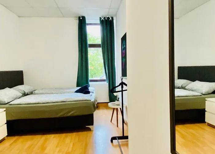 Cozy 3br Apartment, 6 Minutes To The Train Station דירה וינה