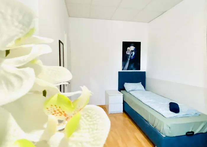 Cozy 3br Apartment, 6 Minutes To The Train Station