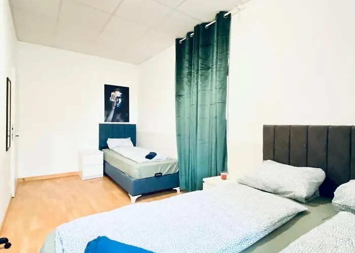 Cozy 3br Apartment, 6 Minutes To The Train Station דירה *