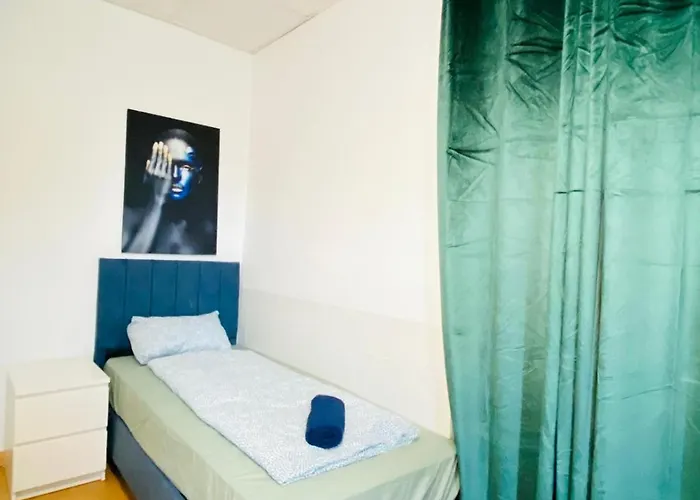 Cozy 3br Apartment, 6 Minutes To The Train Station דירה