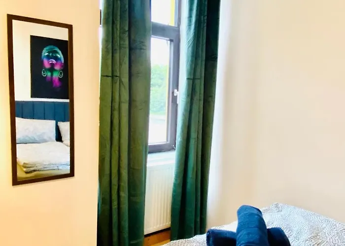 Cozy 3br Apartment, 6 Minutes To The Train Station