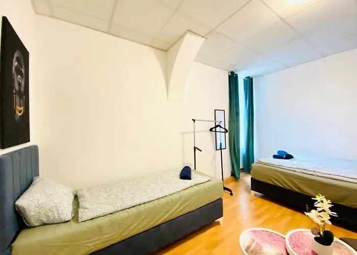 Cozy 3br Apartment, 6 Minutes To The Train Station דירה *