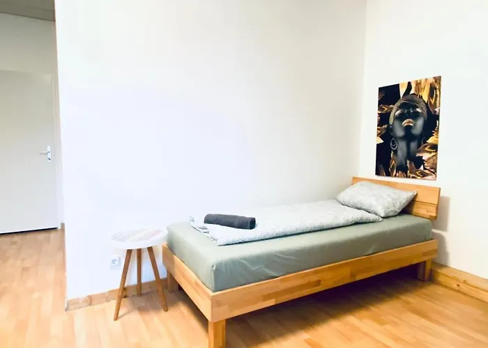 Cozy 3br Apartment, 6 Minutes To The Train Station דירה