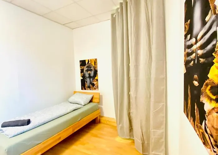Cozy 3br Apartment, 6 Minutes To The Train Station דירה