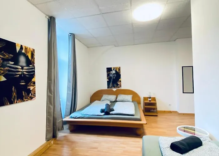 Cozy 3br Apartment, 6 Minutes To The Train Station דירה וינה