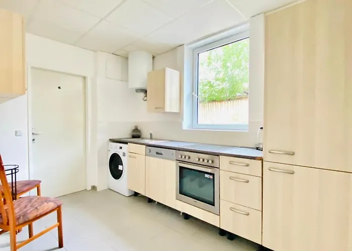 Cozy 3br Apartment, 6 Minutes To The Train Station *